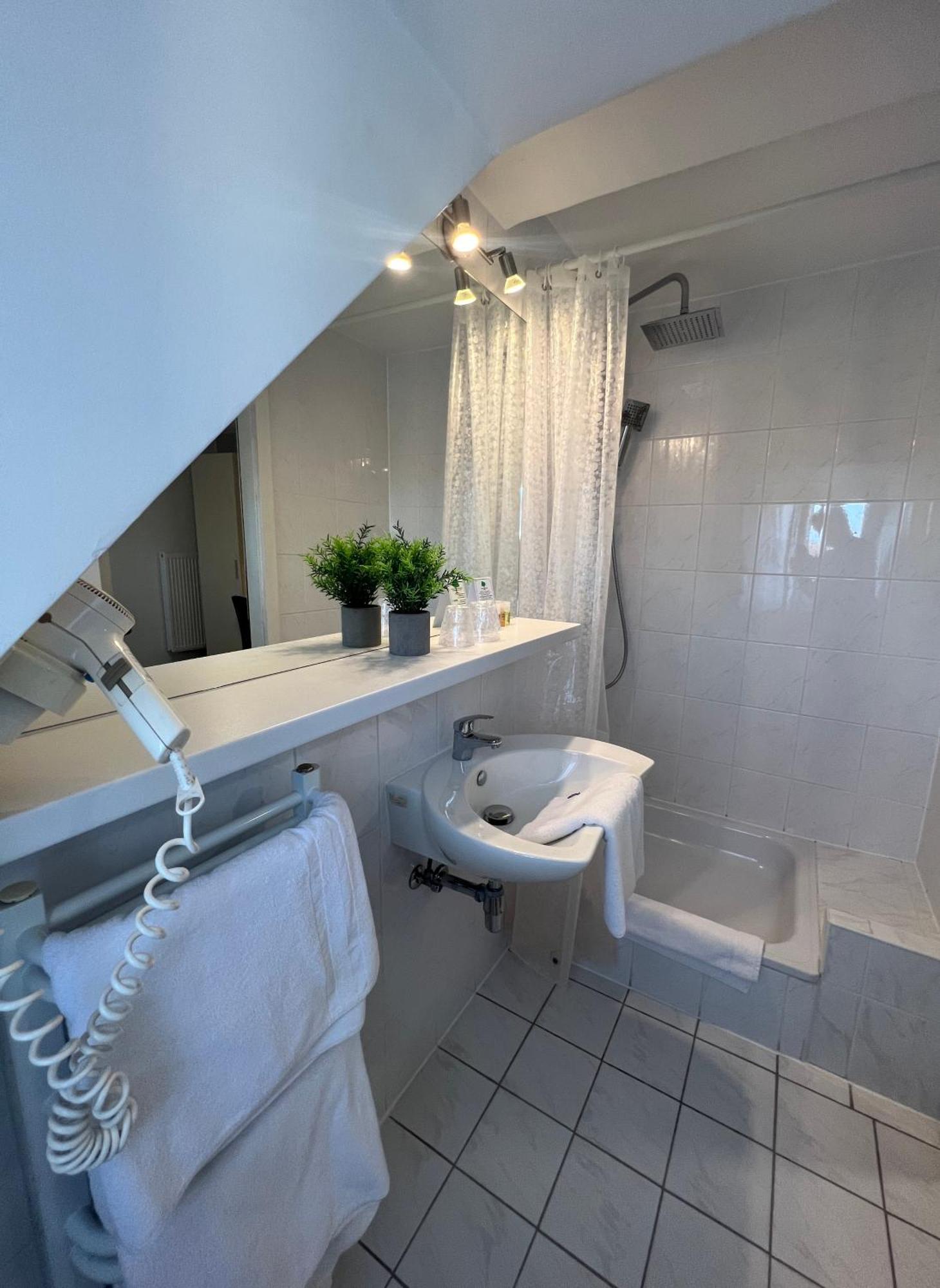 Hotel Pelikan Kitzingen Ngoại thất bức ảnh